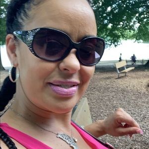 Meet your Posher, Dionne